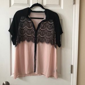 Short sleeve blouse with lace details